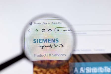 Saint-Petersburg, Russia - 18 February 2020: Siemens company website page logo on laptop display. Screen with icon, Illustrative Editorial.のeditorial素材
