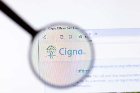 Los Angeles, California, USA - 20 March 2020: Cigna company logo on website page close-up on screen, Illustrative Editorial.のeditorial素材