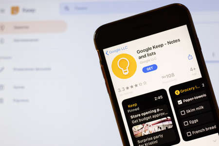 Los Angeles, California, USA - 24 March 2020: Google Keep app logo on phone screen close up with website on background with icon, Illustrative Editorial.のeditorial素材