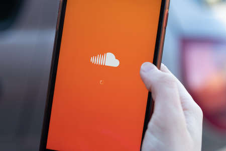New York, USA - 1 May 2020: Soundcloud app logo close-up on phone screen, Illustrative Editorialのeditorial素材