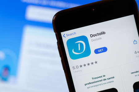 New York, USA - 15 May 2020: Doctolib mobile app logo on phone screen, close-up icon, Illustrative Editorial.のeditorial素材