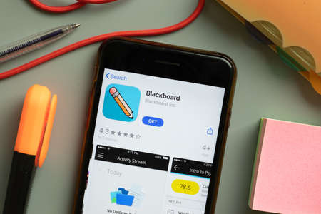 New York, USA - 29 September 2020: Blackboard mobile app logo on phone screen close up, Illustrative Editorial.のeditorial素材
