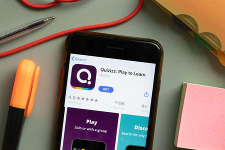 New York, USA - 29 September 2020: Quizizz mobile app logo on phone screen close up, Illustrative Editorial.のeditorial素材