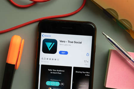 New York, USA - 29 September 2020: Vero True Social mobile app logo on phone screen close up, Illustrative Editorial.のeditorial素材