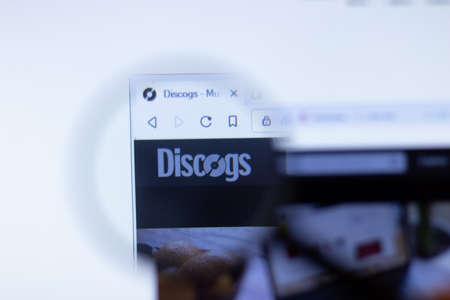 New York, USA - 29 September 2020: Discogs company website with close up, Illustrative Editorial.のeditorial素材