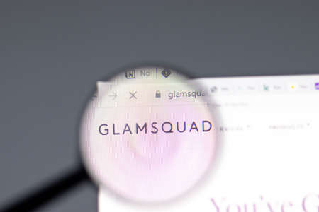 New York, USA - 15 February 2021: Glamsquad website in browser with company logo, Illustrative Editorialのeditorial素材