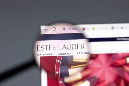 New York, USA - 15 February 2021: Estee Lauder website in browser with company logo, Illustrative Editorialのeditorial素材