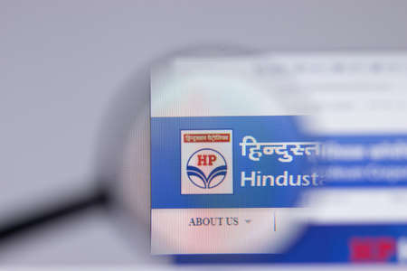 New York, USA - 26 April 2021: HP Hindustan Petroleum logo close-up on website page, Illustrative Editorialのeditorial素材