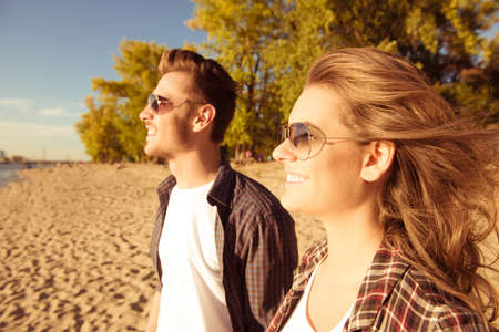 Couple in love at the beach, side view photoの写真素材