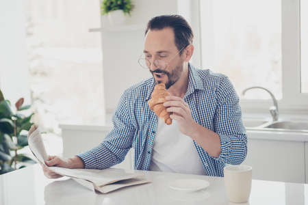 Profile side half turn view good-looking attractive cheerful bruの写真素材