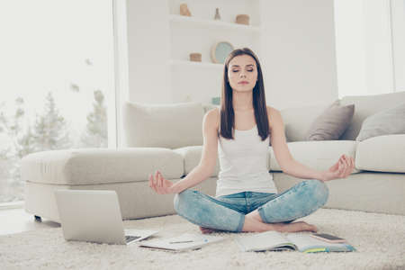 Full legs body size carefree careless inspiration imagination laの写真素材