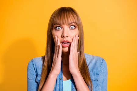 Close-up portrait of her she nice attractive lovely cheerful cheery amazed straight-haired lady...