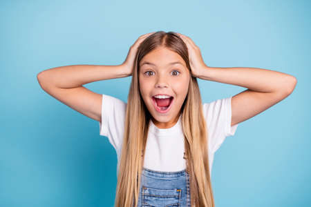 Close-up portrait of her she nice cute lovely sweet attractive funny cheerful cheery straight-haired...