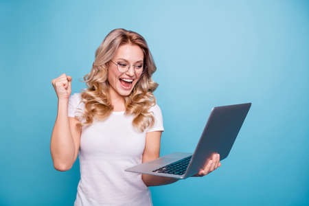 Portrait of her she nice-looking lovely attractive cheerful cheery wavy-haired lady in casual white...