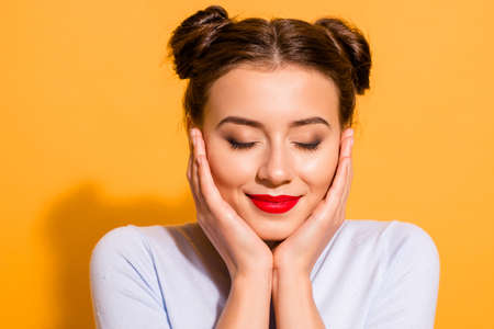 Close-up portrait of her she nice attractive lovely lovable winsome fascinating cheerful cheery girl...