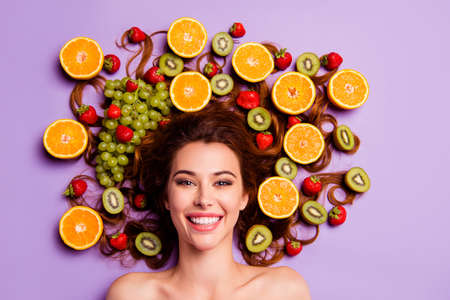 Close-up portrait of her she nice-looking winsome attractive lovely lovable well-groomed cheerful cheery wavy-haired lady fresh bouquet isolated over violet purple pastel backgroundの写真素材