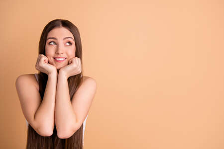 Close-up portrait of nice-looking attractive lovable lovely winsome sweet well-groomed cheerful lady...