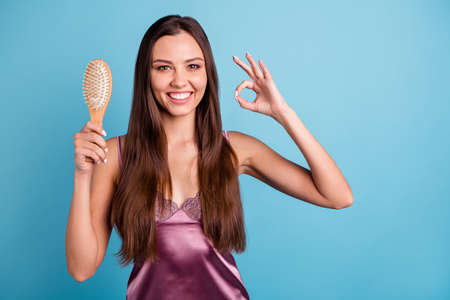 Portrait of her she nice-looking attractive lovely well-groomed cheerful cheery girl recommending...