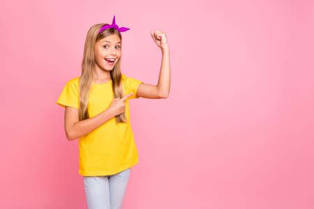 Portrait of her she nice attractive lovely shine adorable winsome cheerful cheery confident glad...