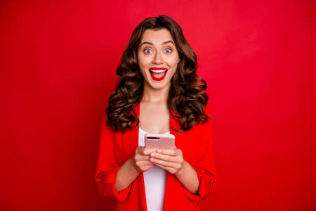 Portreait of cheerful lady with bright lips stick screaming wow omg reading news on her cell phone...