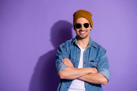 Photo of cheerful attractive toothy freelancer standing confidenty with arms folded wearing...