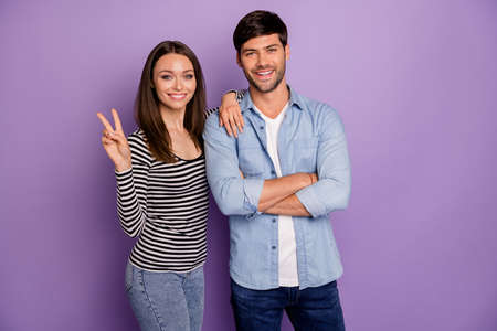 Hello. Photo of two people couple guy lady best teammates self-confident mood reliable workers showing v-sign symbol wear casual outfit isolated pastel purple color backgroundの写真素材