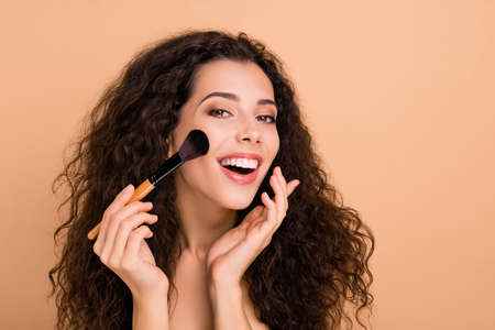 Close-up portrait of her she nice charming cute lovely attractive adorable sweet cheerful positive...