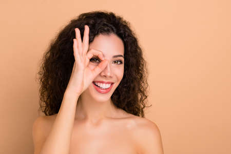 Close-up portrait of her she nice-looking attractive sweet gorgeous cheerful cheery wavy-haired girl...