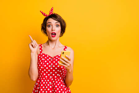 Portrait of astonished crazy girl use smartphone chatting think thoughts get wonderful idea raise...