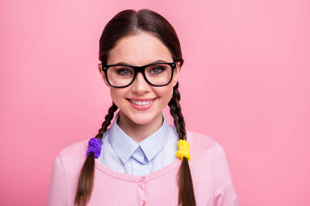 Close-up portrait of her she nice-looking attractive lovely pretty cute cheerful cheery brown-haired...