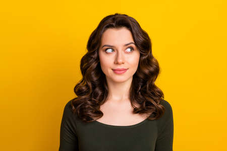 Close-up portrait of her she nice attractive lovely pretty smart clever curious tricky wavy-haired...