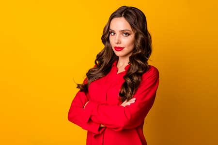 Profile photo of pretty curly business lady bright pomade bossy person arms crossed responsible...