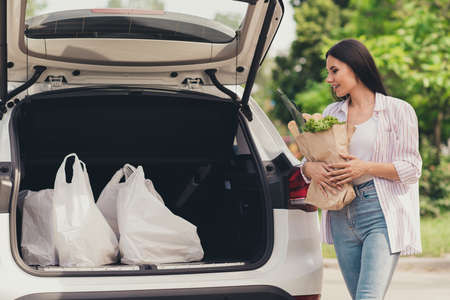 Portrait of her she nice-looking attractive cheerful lady carrying holding in hands healthy fresh homemade cuisine gourmet vegs cafe restaurant delivery order takeout takeaway supply sunny dayの写真素材