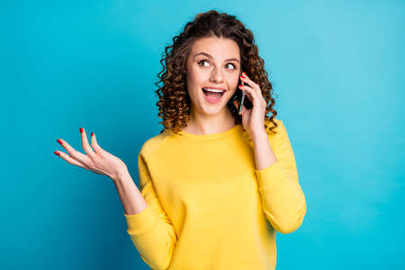Close-up portrait of her she nice attractive lovely friendly cheerful cheery wavy-haired girl...