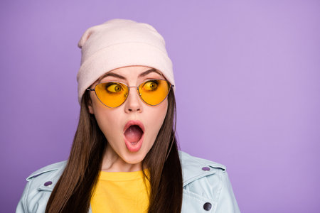 Close up photo of astonished youth girl see horrible coronavirus news impressed look copyspace shout wear casual modern style outfit isolated over violet color backgroundの写真素材