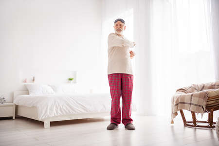 Full size photo of aged man pensioner happy positive smile enjoy morning trainings exercise active sportive houseの写真素材