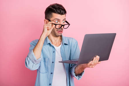 Photo portrait nerd wearing spectacles frustrated nervous made mistake grimacing laptop isolated...