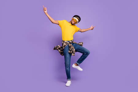 Full length photo of young dark skin man wear tight shirt hat dance isolated on purple violet color backgroundの写真素材