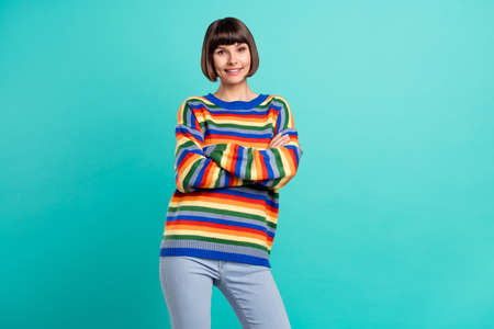 Photo portrait smiling girl smiling cheerful with crossed hands isolated vivid teal color background