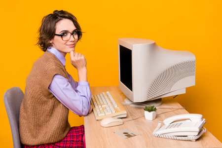 Photo portrait of attractive young woman working process old computer dressed retro office clothes...