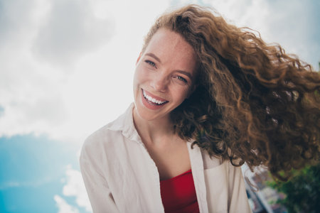 Photo low view of pretty sweet woman cheerful smile dressed white shirt outdoors urban modern town