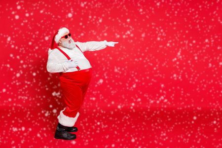 Side profile photo of loudly laughing optimistic cheerful rejoicing modern trendy in headwear cap glad overjoyed ecstatic grandfather playing prank showing sign to sale copyspace isolated backgroundの写真素材