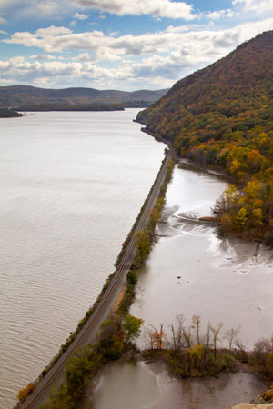 Railroad train tracks along the Hudson River in New York during Fallの写真素材