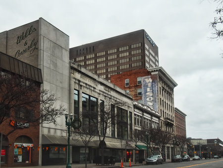 Syracuse, New York, USA. November 23, 2017. A quiet , overcast Thanksgiving Day morning on South Salina Street in downtown Syracuse, New York. Old department and jewelery store signage on the facades remain as a touch of nostalgiaのeditorial素材