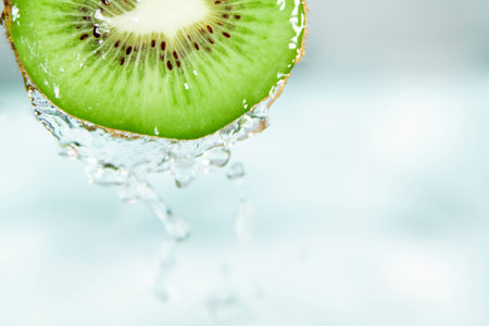 water splash on sliced kiwi fruit の写真素材