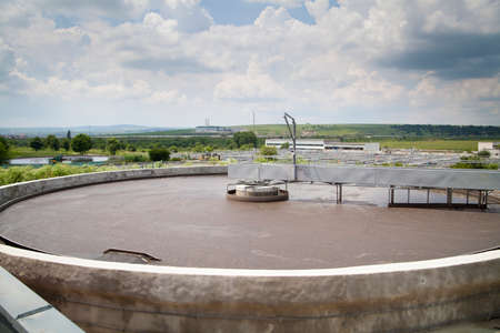 Cleaning construction for a sewage treatment