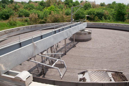 Cleaning construction for sewage treatment