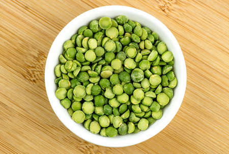 Green split peas in bowlの写真素材