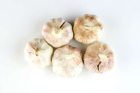 Top view of unshelled organic garlic headsの写真素材