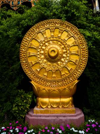 Dharmachakra or Wheel of Dhamma in Wat Phra That Lampang Luang, Lampang, thailandのeditorial素材